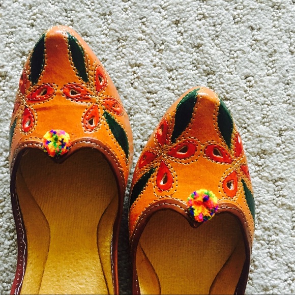 MOVING OUT in TWO WEEKS! HELP! Hand Painted Shoes - Picture 4 of 8